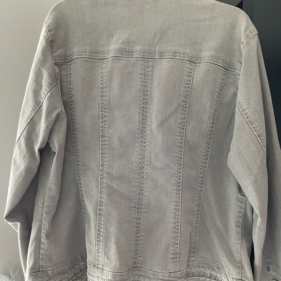 Light wash jean jacket new without tag. - Picture 6 of 6